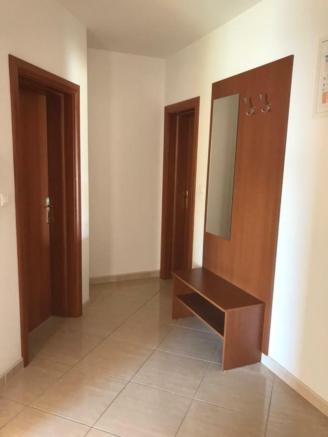 Apartments Filip โตรกีร์ ภายนอก รูปภาพ